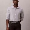 Chemise classique boutonnée en seersucker à rayures teint dans la masse Chemise classique boutonnée en seersucker à rayures teint dans la masse