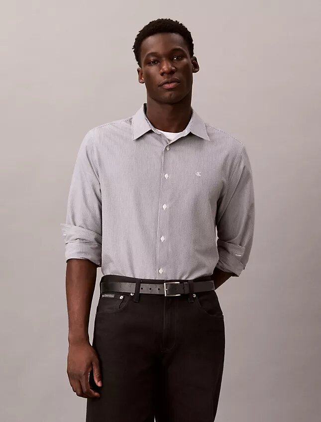 Chemise classique boutonnée en seersucker à rayures teint dans la masse Chemise classique boutonnée en seersucker à rayures teint dans la masse