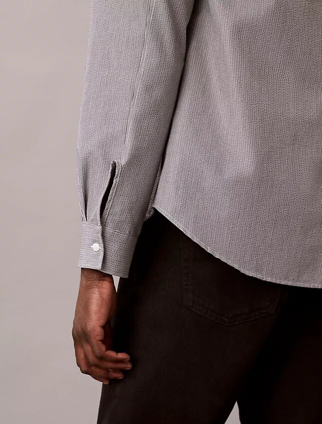 Chemise classique boutonnée en seersucker à rayures teint dans la masse Chemise classique boutonnée en seersucker à rayures teint dans la masse