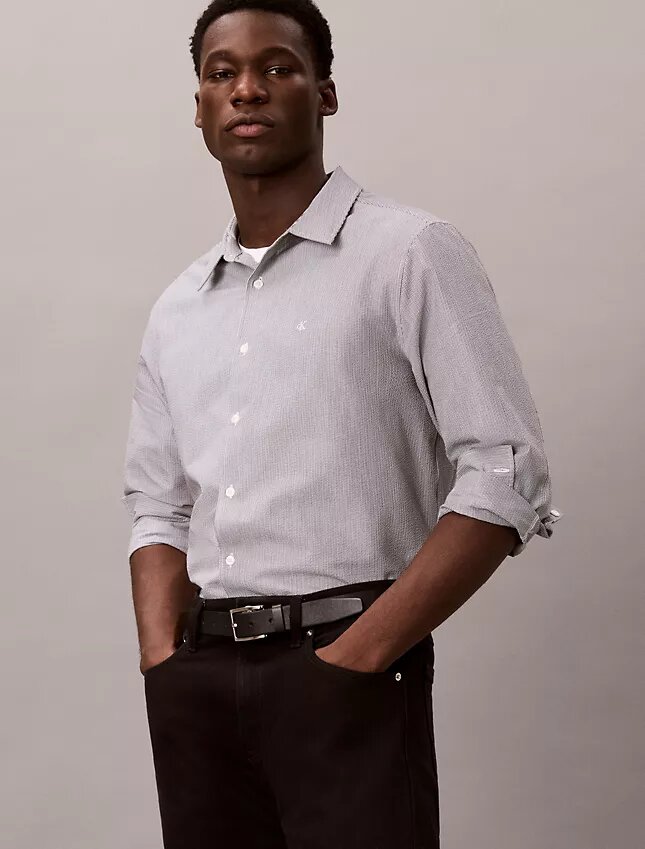 Chemise classique boutonnée en seersucker à rayures teint dans la masse Chemise classique boutonnée en seersucker à rayures teint dans la masse