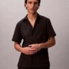 Chemise classique boutonnée en seersucker uni Chemise classique boutonnée en seersucker uni