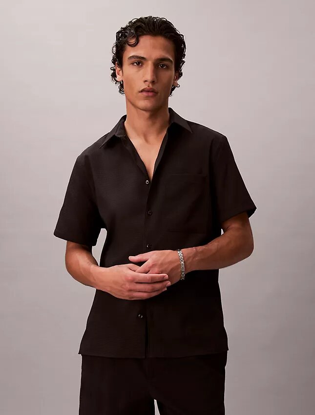 Chemise classique boutonnée en seersucker uni Chemise classique boutonnée en seersucker uni