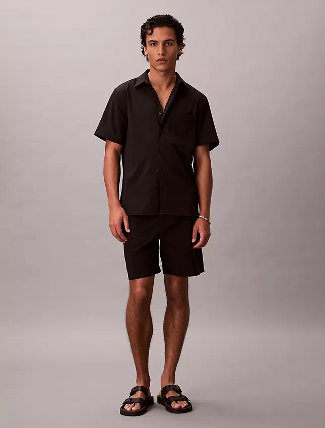 Chemise classique boutonnée en seersucker uni Chemise classique boutonnée en seersucker uni