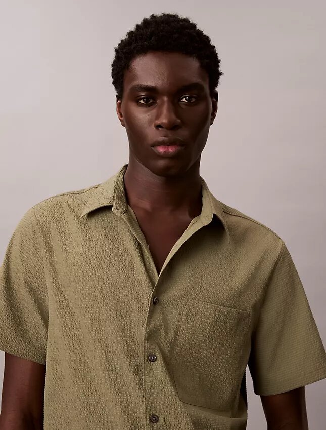 Chemise classique boutonnée en seersucker uni Chemise classique boutonnée en seersucker uni