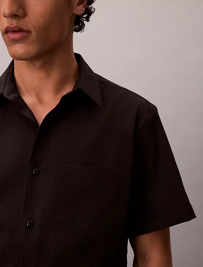 Chemise classique boutonnée en seersucker uni Chemise classique boutonnée en seersucker uni