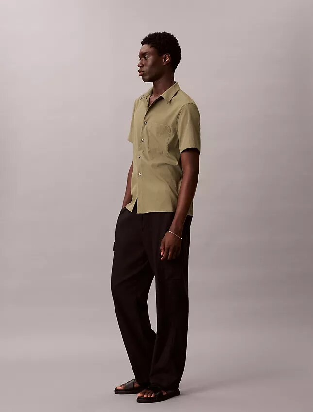 Chemise classique boutonnée en seersucker uni Chemise classique boutonnée en seersucker uni