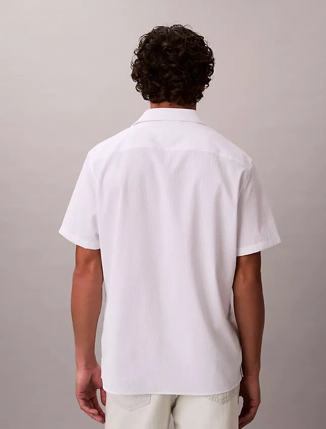 Chemise classique boutonnée en seersucker uni Chemise classique boutonnée en seersucker uni
