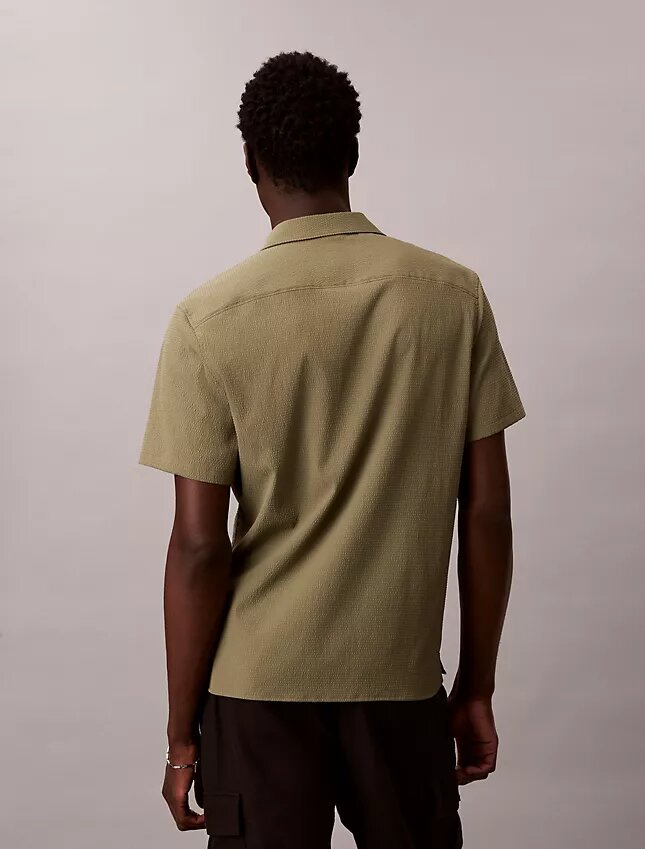 Chemise classique boutonnée en seersucker uni Chemise classique boutonnée en seersucker uni