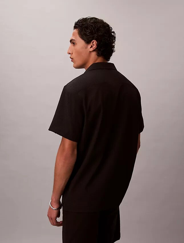 Chemise classique boutonnée en seersucker uni Chemise classique boutonnée en seersucker uni