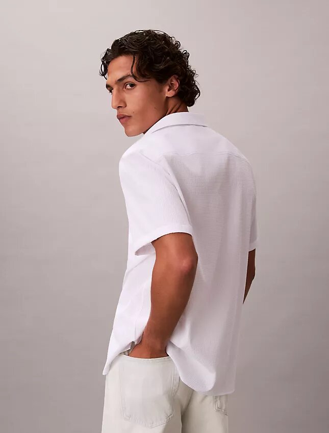 Chemise classique boutonnée en seersucker uni Chemise classique boutonnée en seersucker uni