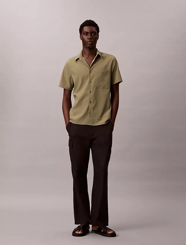 Chemise classique boutonnée en seersucker uni Chemise classique boutonnée en seersucker uni