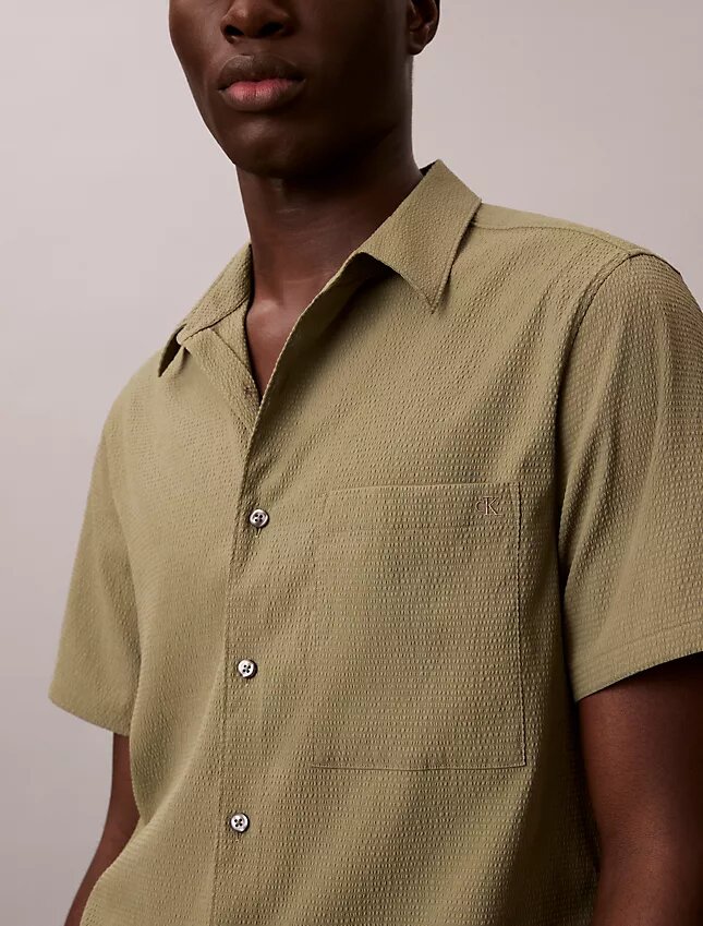 Chemise classique boutonnée en seersucker uni Chemise classique boutonnée en seersucker uni