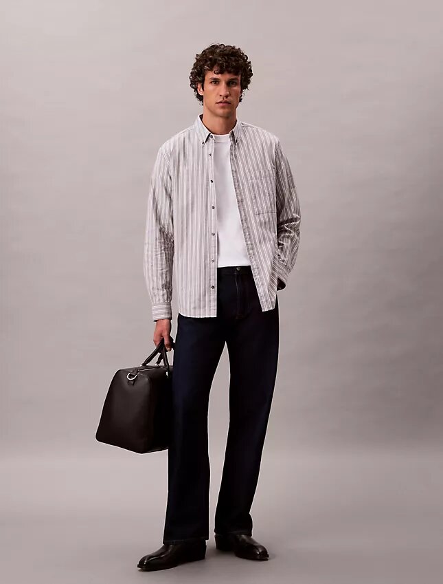 Chemise classique boutonnée à rayures Chemise classique boutonnée à rayures