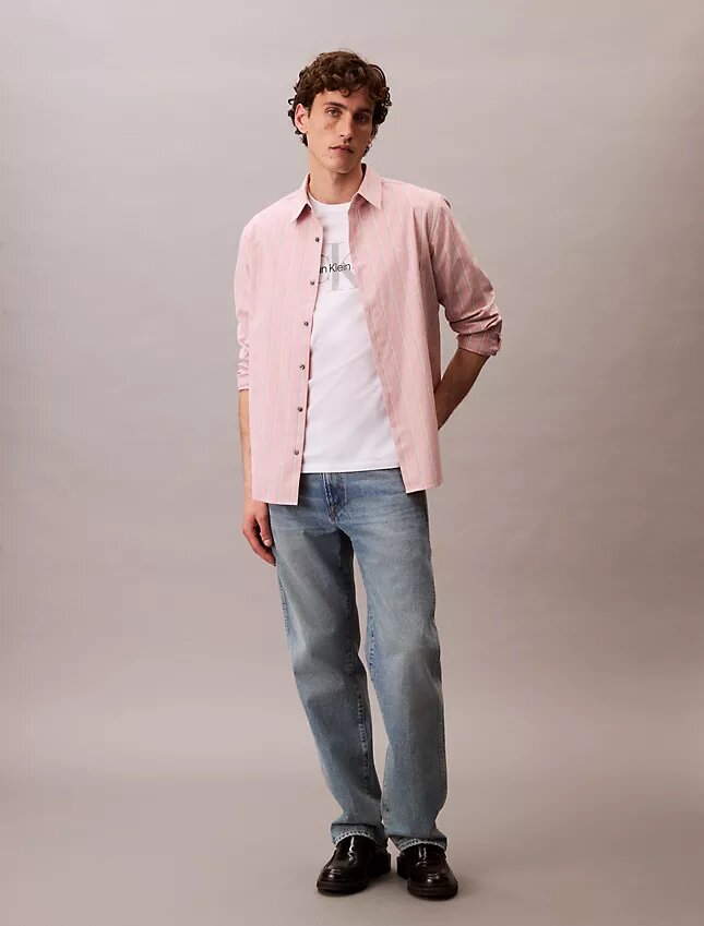 Chemise classique boutonnée à rayures Chemise classique boutonnée à rayures