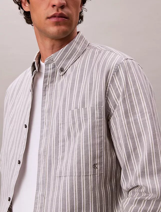 Chemise classique boutonnée à rayures Chemise classique boutonnée à rayures