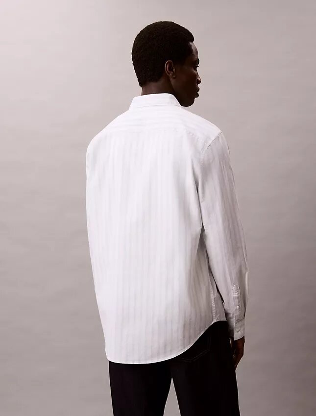 Chemise classique boutonnée à rayures Chemise classique boutonnée à rayures