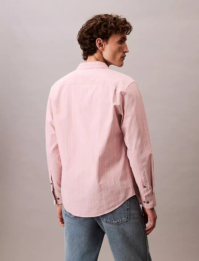 Chemise classique boutonnée à rayures Chemise classique boutonnée à rayures