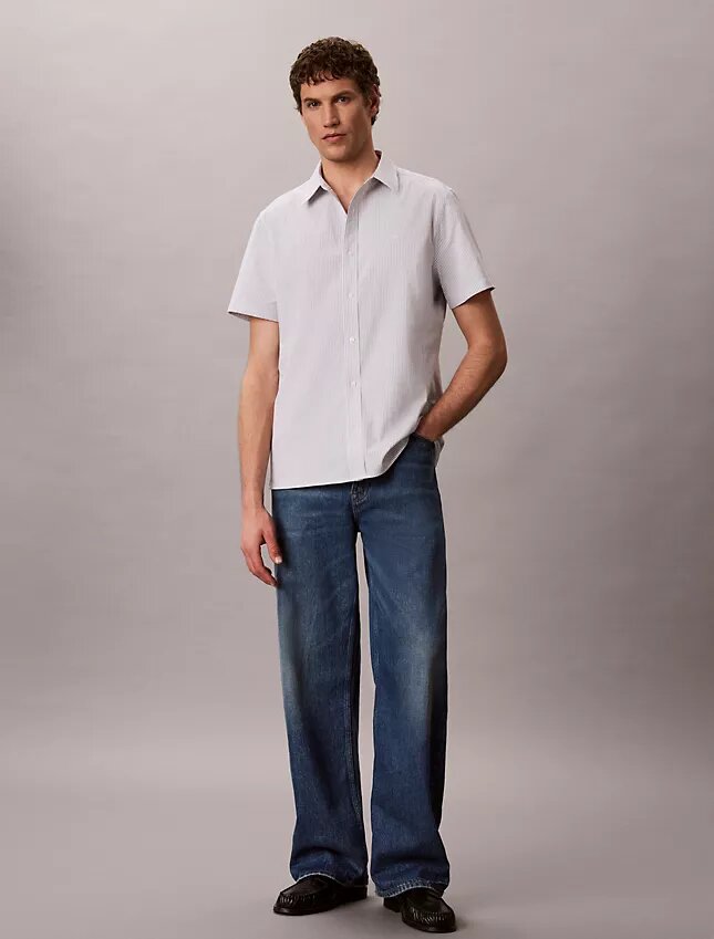 Chemise classique à boutons en seersucker rayé Chemise classique à boutons en seersucker rayé