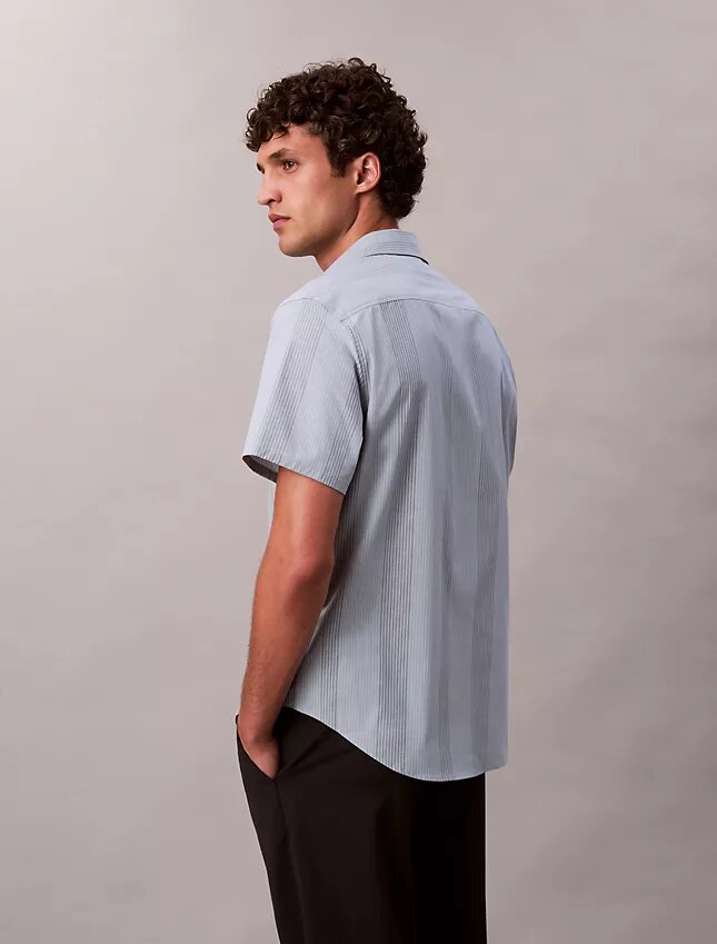 Chemise classique stretch à rayures teintes dans la masse Chemise classique stretch à rayures teintes dans la masse