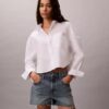 Chemise courte ajustée en popeline de coton Chemise courte ajustée en popeline de coton