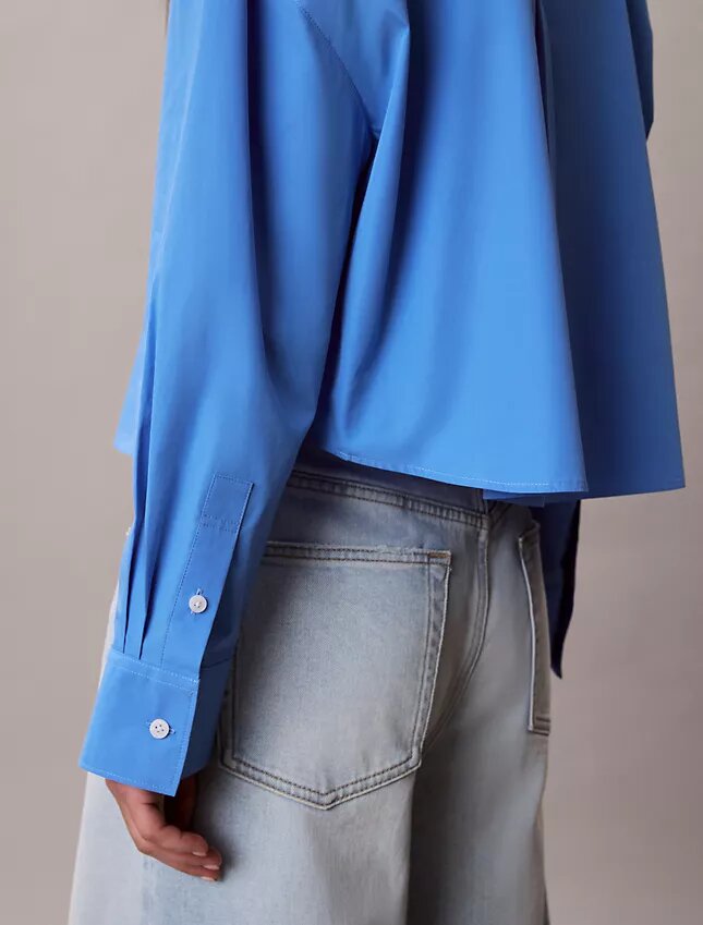 Chemise courte ajustée en popeline de coton Chemise courte ajustée en popeline de coton