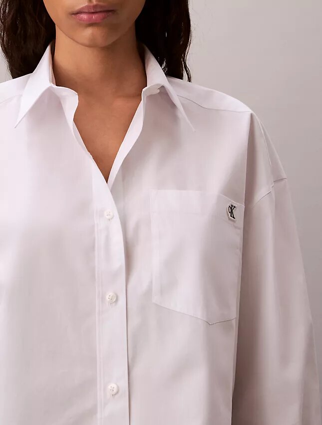 Chemise courte ajustée en popeline de coton Chemise courte ajustée en popeline de coton