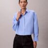 Chemise courte boutonnée en popeline à la coupe décontractée Chemise courte boutonnée en popeline à la coupe décontractée