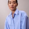 Chemise courte boutonnée en popeline à la coupe décontractée Chemise courte boutonnée en popeline à la coupe décontractée