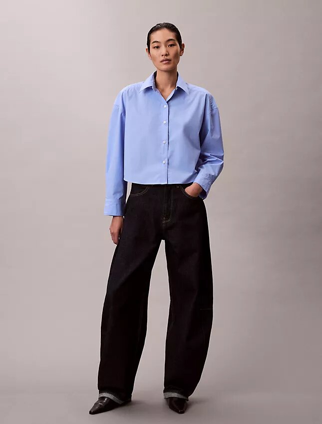 Chemise courte boutonnée en popeline à la coupe décontractée Chemise courte boutonnée en popeline à la coupe décontractée