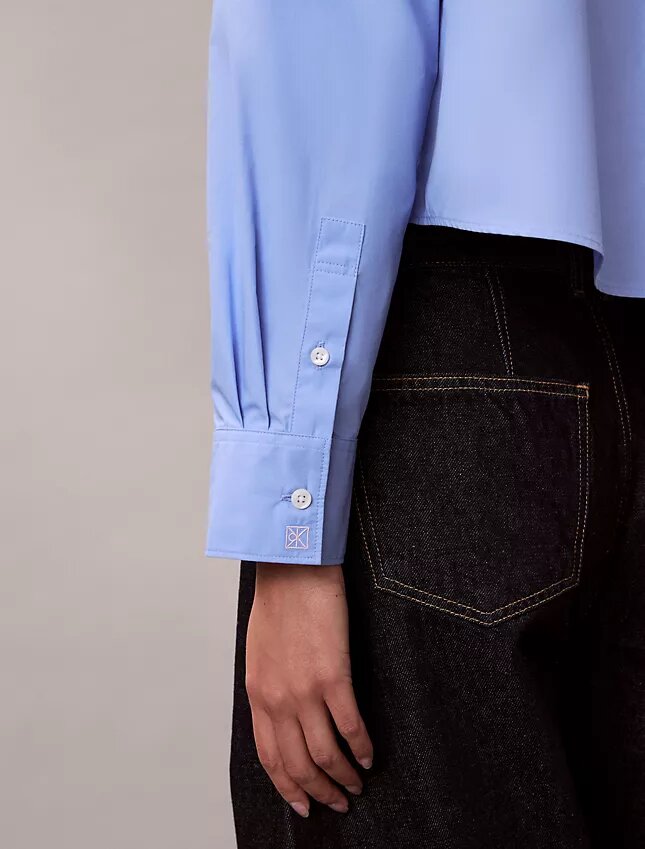 Chemise courte boutonnée en popeline à la coupe décontractée Chemise courte boutonnée en popeline à la coupe décontractée