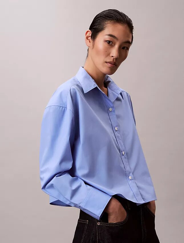 Chemise courte boutonnée en popeline à la coupe décontractée Chemise courte boutonnée en popeline à la coupe décontractée