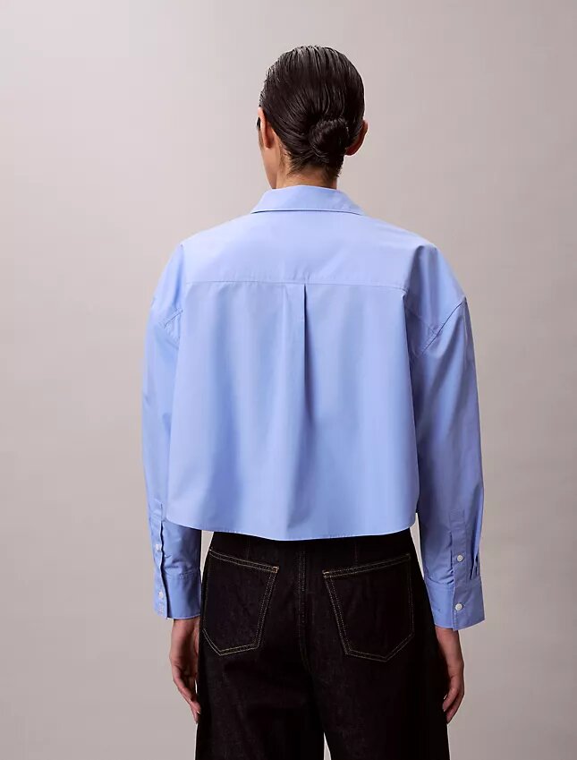 Chemise courte boutonnée en popeline à la coupe décontractée Chemise courte boutonnée en popeline à la coupe décontractée