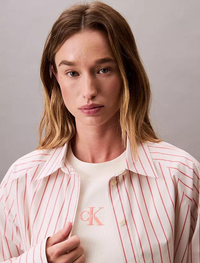 Chemise courte à boutons, coupe carrée et rayures Chemise courte à boutons, coupe carrée et rayures