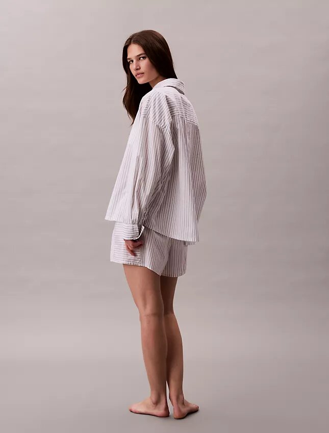 Chemise de nuit ample en popeline de coton à boutons Chemise de nuit ample en popeline de coton à boutons
