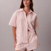 Chemise de nuit ample à manches courtes en popeline de coton Chemise de nuit ample à manches courtes en popeline de coton