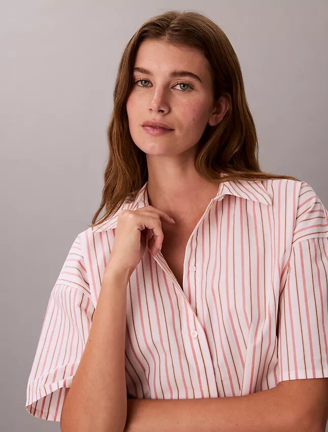 Chemise de nuit ample à manches courtes en popeline de coton Chemise de nuit ample à manches courtes en popeline de coton