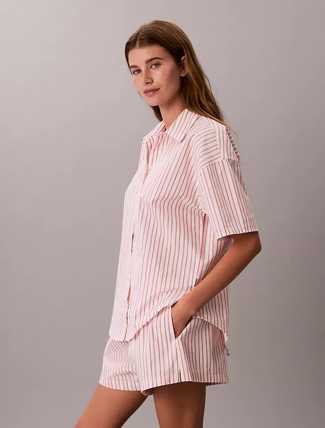 Chemise de nuit ample à manches courtes en popeline de coton Chemise de nuit ample à manches courtes en popeline de coton
