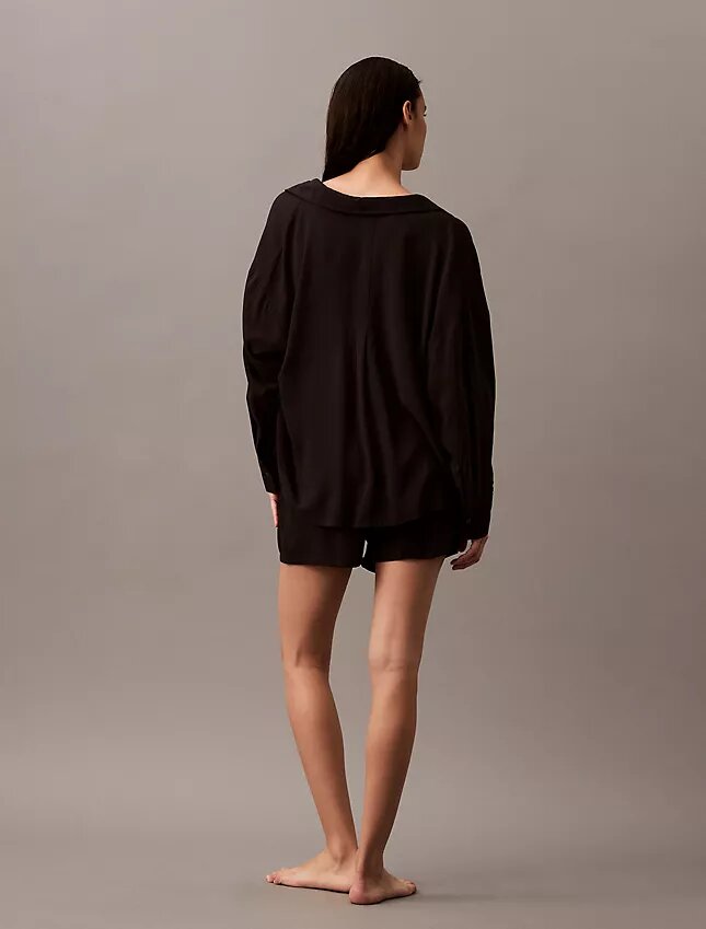 Chemise de nuit boutonnée en viscose tissée Chemise de nuit boutonnée en viscose tissée