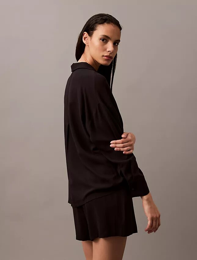Chemise de nuit boutonnée en viscose tissée Chemise de nuit boutonnée en viscose tissée