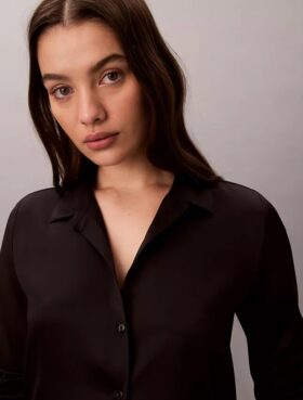 Chemise de nuit en satin brillant