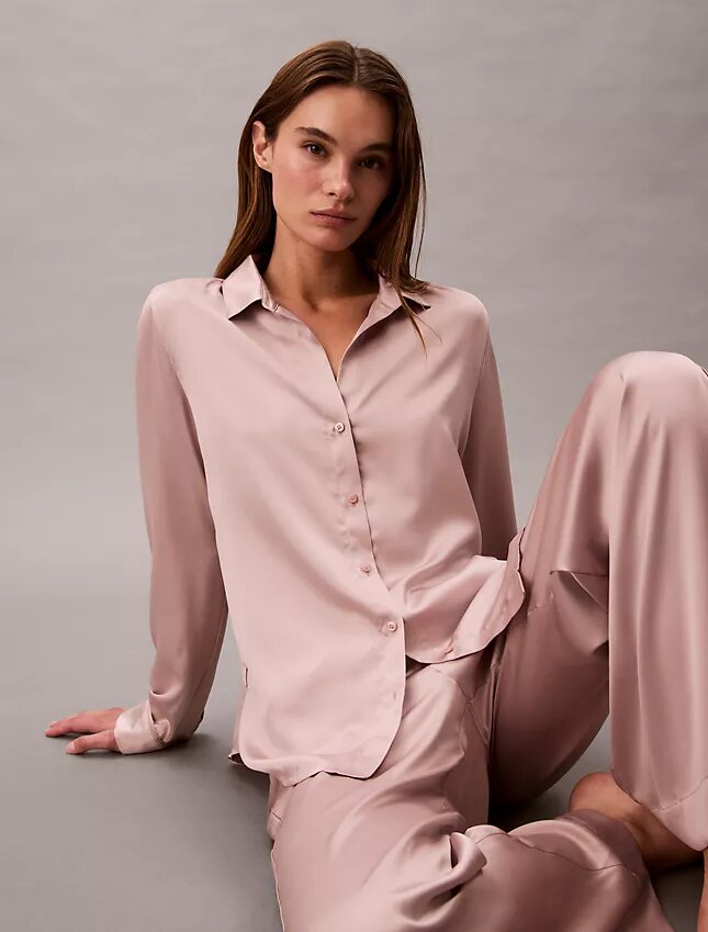 Chemise de nuit satinée Chemise de nuit satinée