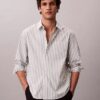Chemise en popeline délavée à rayures teintes dans la masse Chemise en popeline délavée à rayures teintes dans la masse