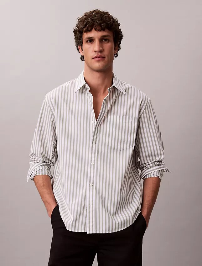Chemise en popeline délavée à rayures teintes dans la masse Chemise en popeline délavée à rayures teintes dans la masse