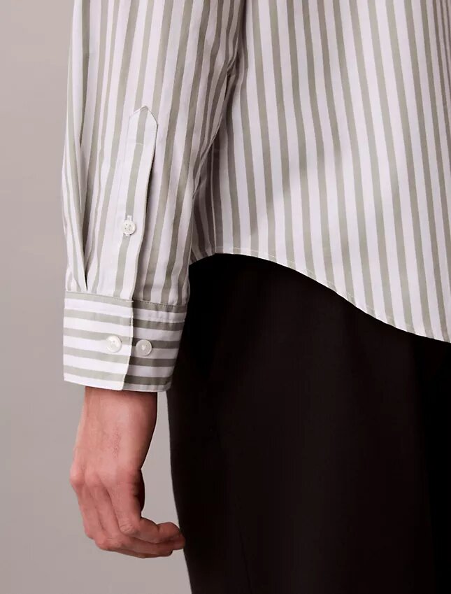 Chemise en popeline délavée à rayures teintes dans la masse Chemise en popeline délavée à rayures teintes dans la masse