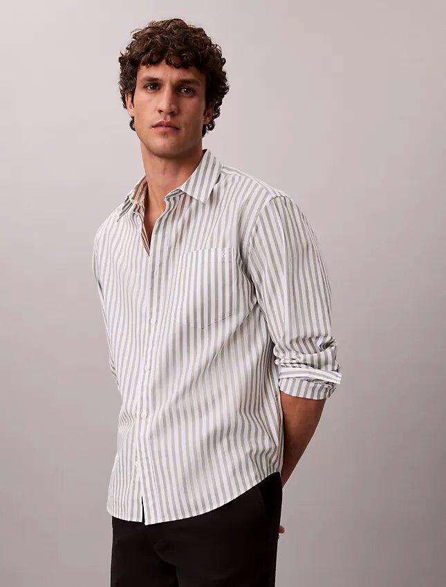 Chemise en popeline délavée à rayures teintes dans la masse Chemise en popeline délavée à rayures teintes dans la masse