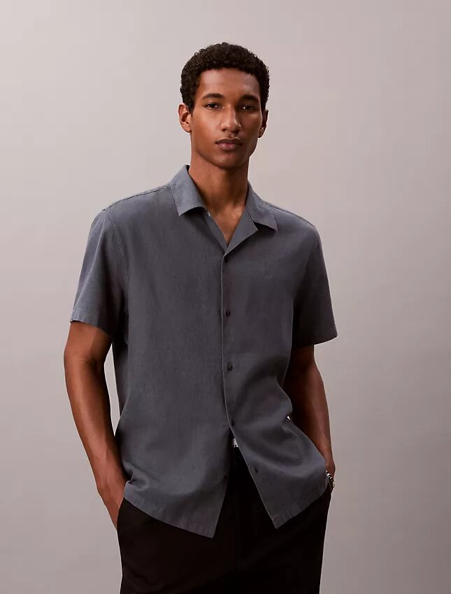 Chemise à manches courtes boutonnée en lin et coton Chemise à manches courtes boutonnée en lin et coton