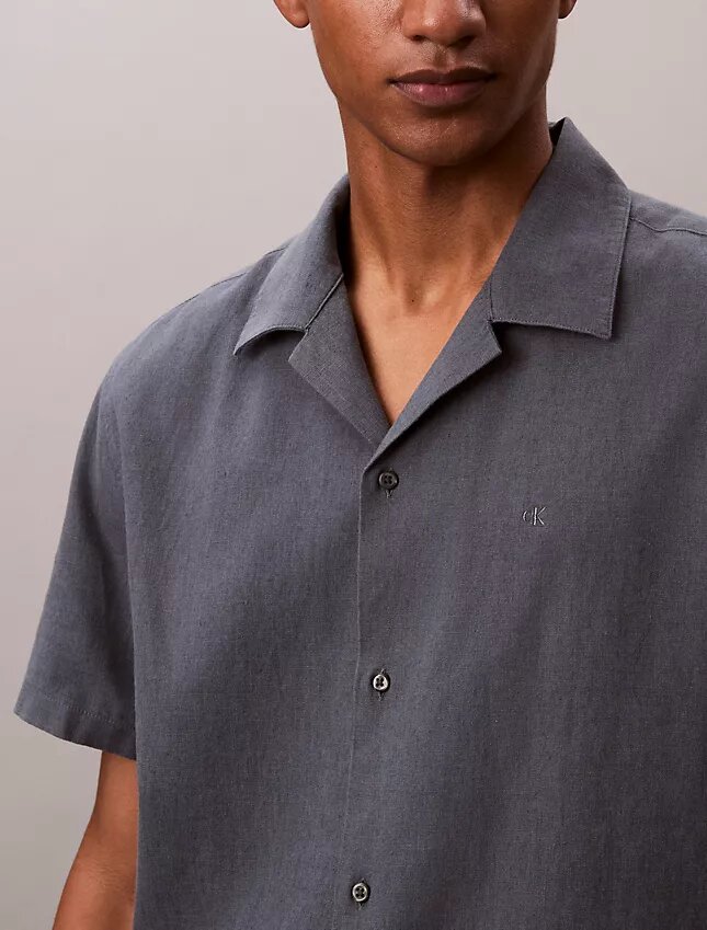 Chemise à manches courtes boutonnée en lin et coton Chemise à manches courtes boutonnée en lin et coton