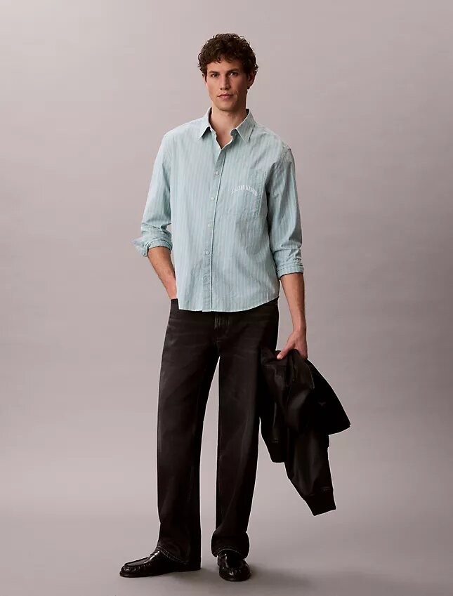 Chemise slim décontractée à rayures et boutons Chemise slim décontractée à rayures et boutons