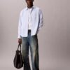 Chemise slim décontractée à rayures et boutons Chemise slim décontractée à rayures et boutons