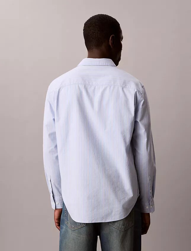 Chemise slim décontractée à rayures et boutons Chemise slim décontractée à rayures et boutons